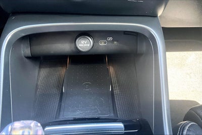 2023 Volvo XC40 B5 Plus Bright Theme