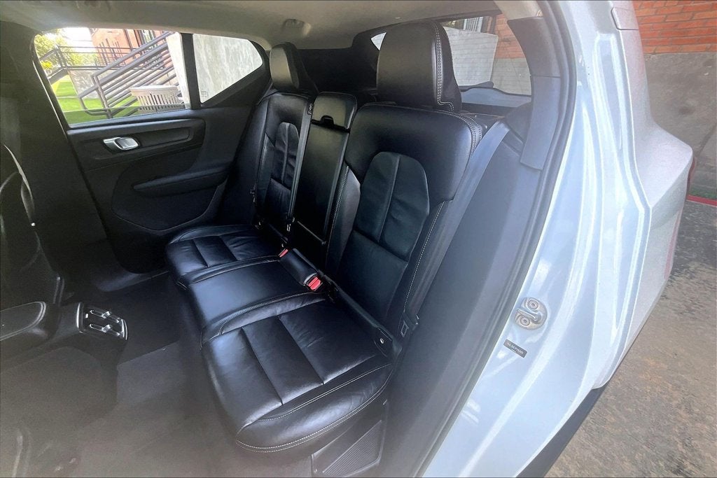 2023 Volvo XC40 B5 Plus Bright Theme