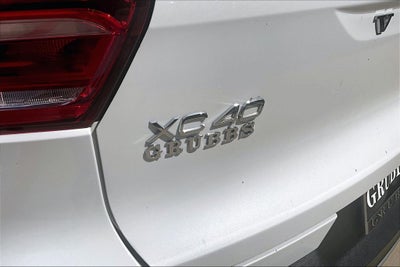 2023 Volvo XC40 B5 Plus Bright Theme
