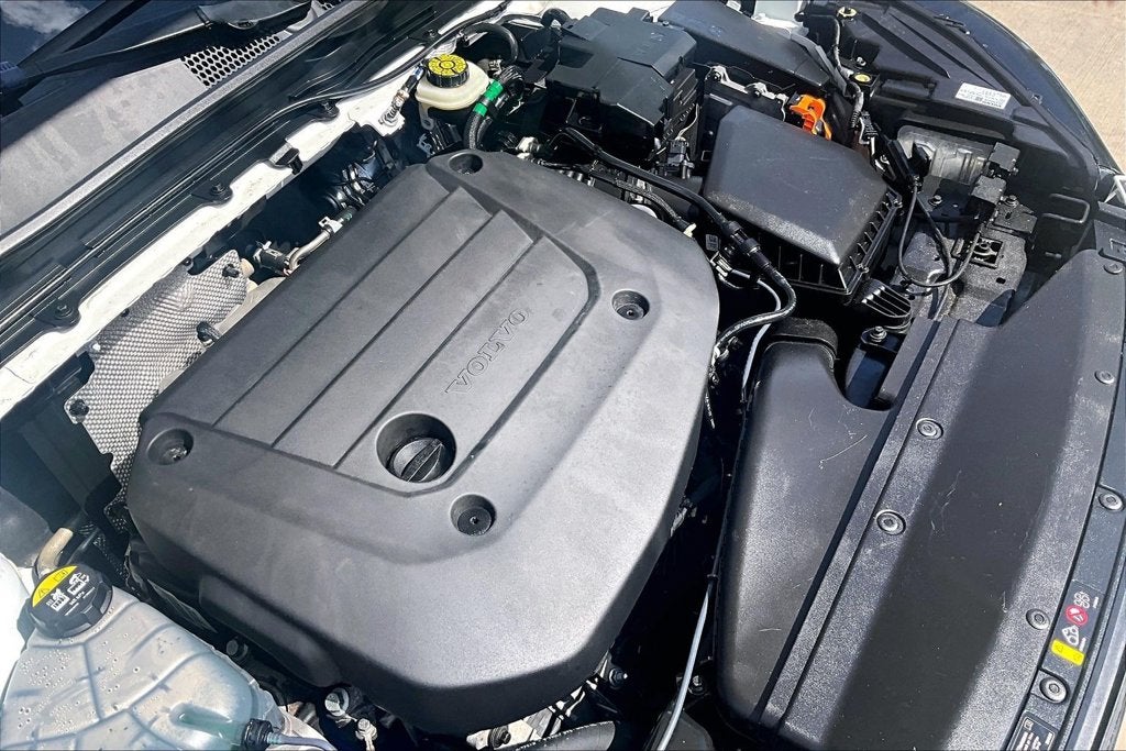 2023 Volvo XC40 B5 Plus Bright Theme