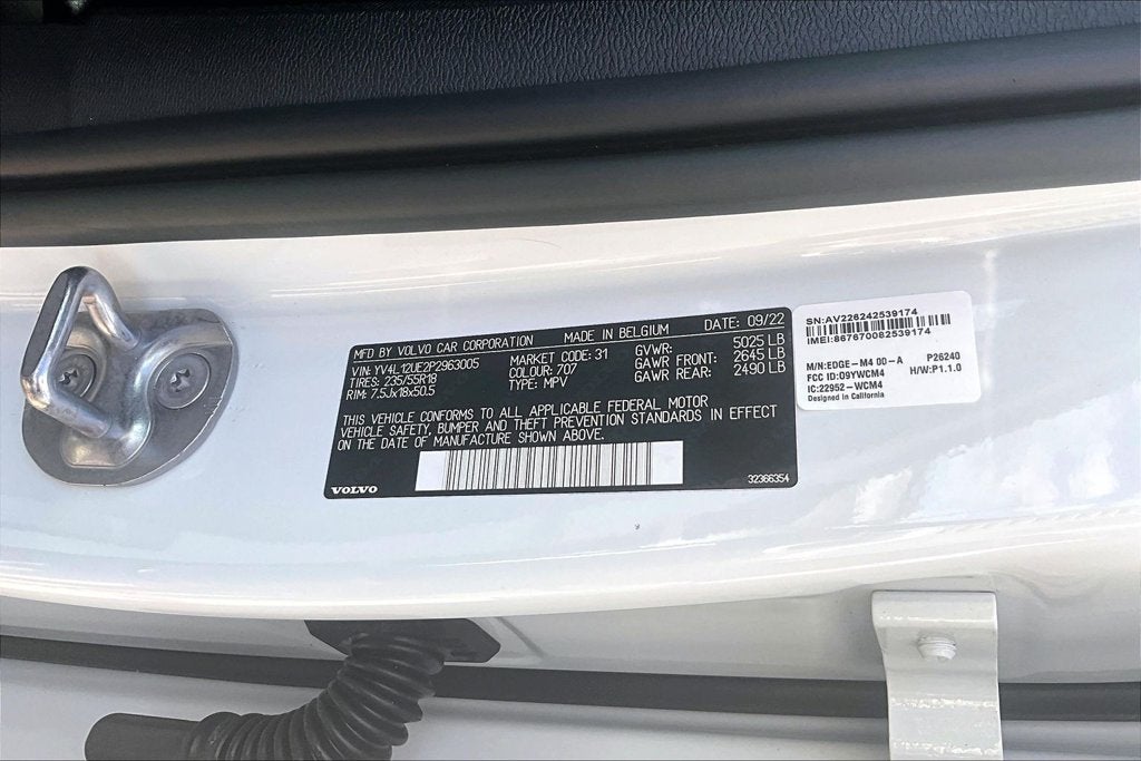 2023 Volvo XC40 B5 Plus Bright Theme