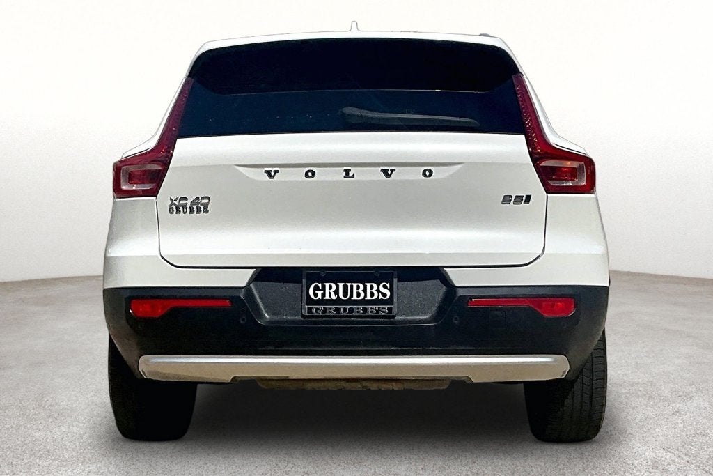 2023 Volvo XC40 B5 Plus Bright Theme