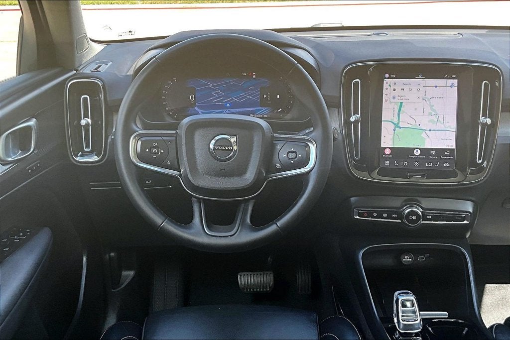2023 Volvo XC40 B5 Plus Bright Theme