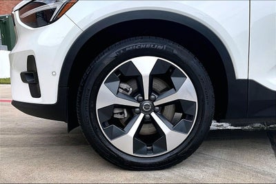 2024 Volvo XC40 B5 Plus Bright Theme