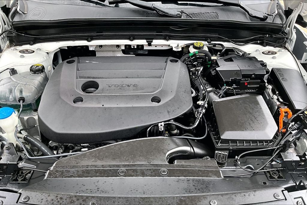 2024 Volvo XC40 B5 Plus Bright Theme