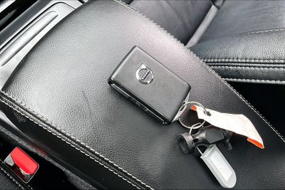 2024 Volvo XC40 B5 Plus Bright Theme