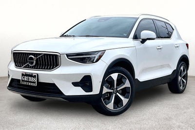 2024 Volvo XC40 B5 Plus Bright Theme