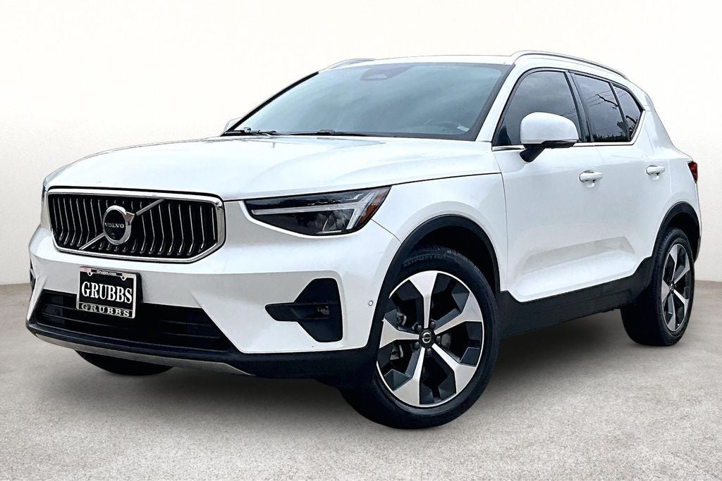 2024 Volvo XC40 B5 Plus Bright Theme