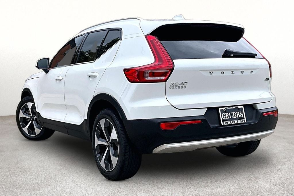 2024 Volvo XC40 B5 Plus Bright Theme