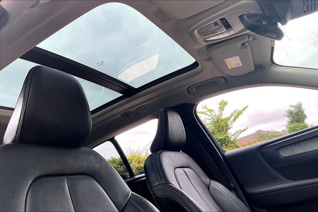 2024 Volvo XC40 B5 Plus Bright Theme