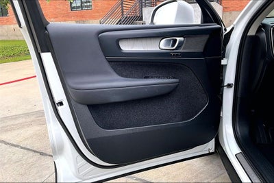 2024 Volvo XC40 B5 Plus Bright Theme