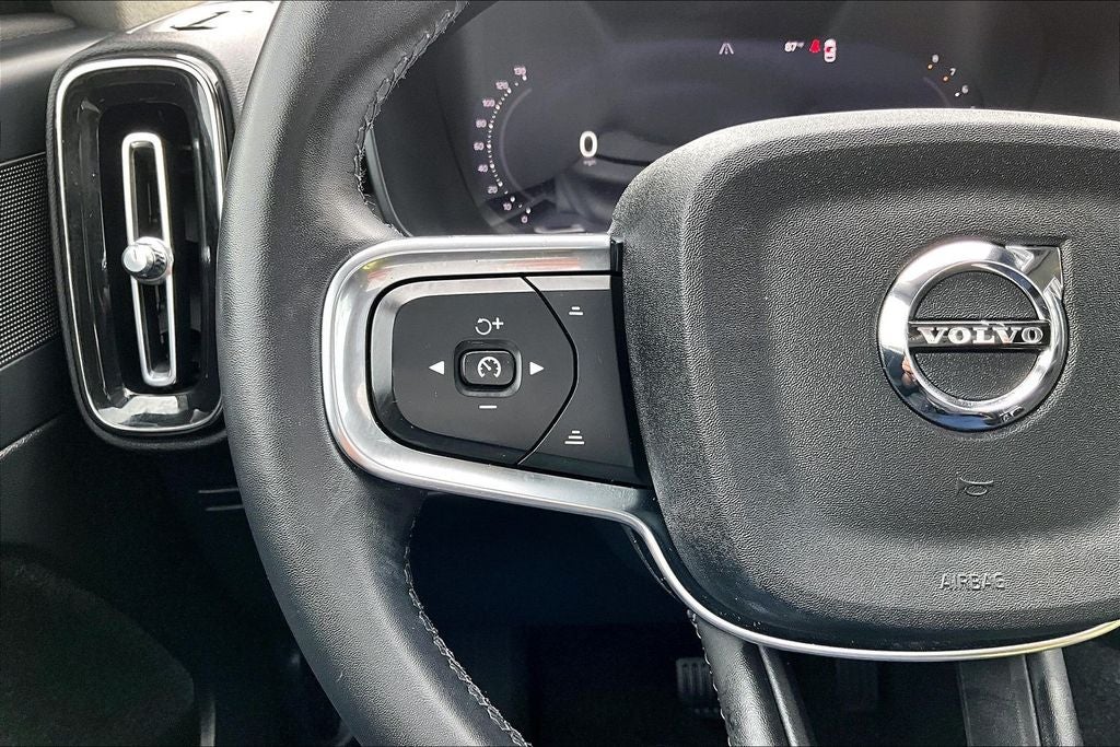 2024 Volvo XC40 B5 Plus Bright Theme