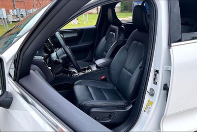 2024 Volvo XC40 B5 Plus Bright Theme
