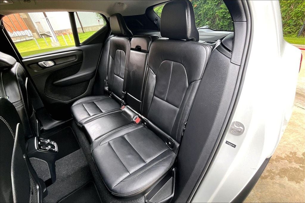 2024 Volvo XC40 B5 Plus Bright Theme