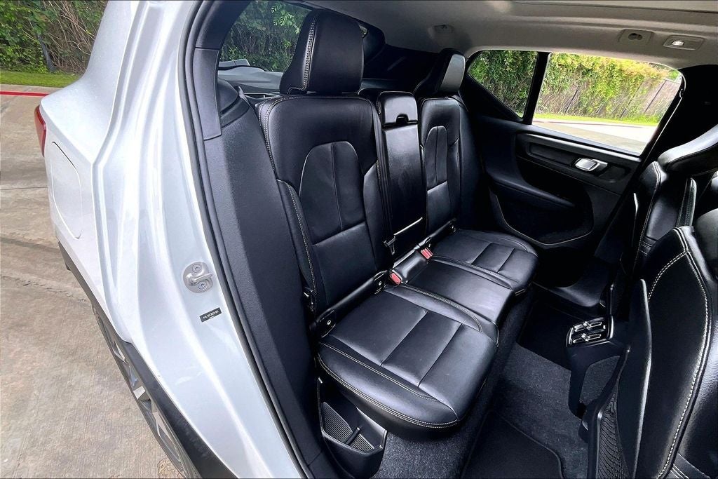 2024 Volvo XC40 B5 Plus Bright Theme