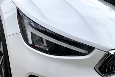 2024 Volvo XC40 B5 Plus Bright Theme