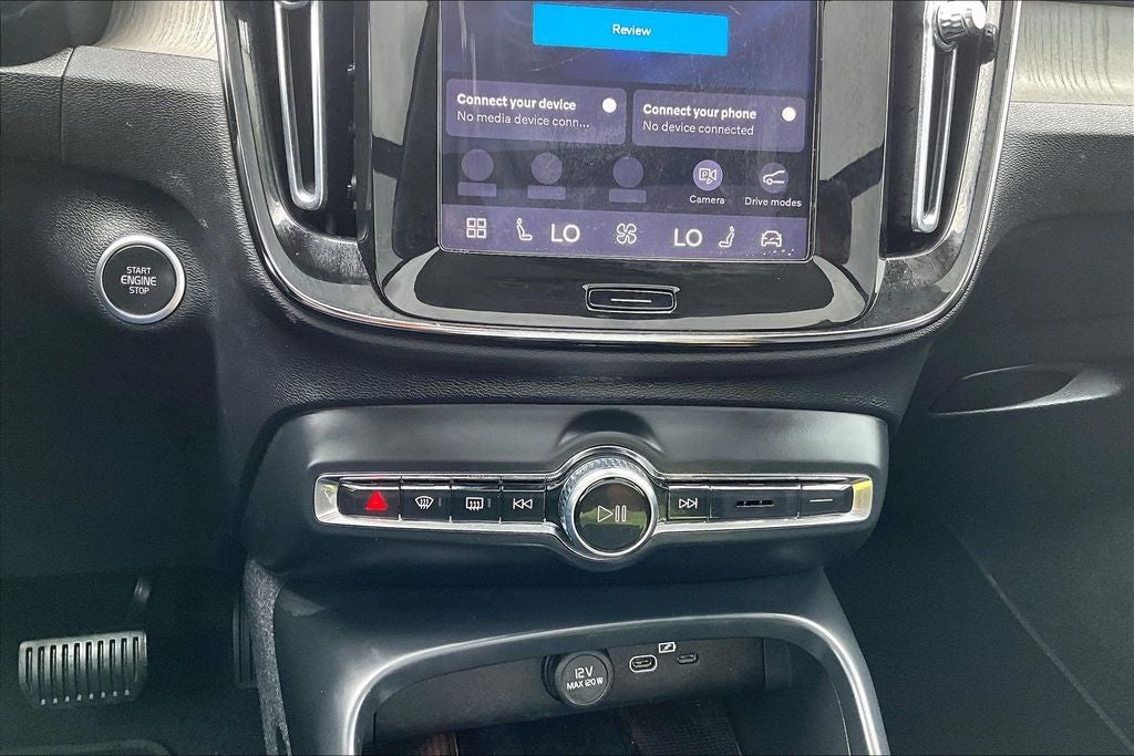 2024 Volvo XC40 B5 Plus Bright Theme