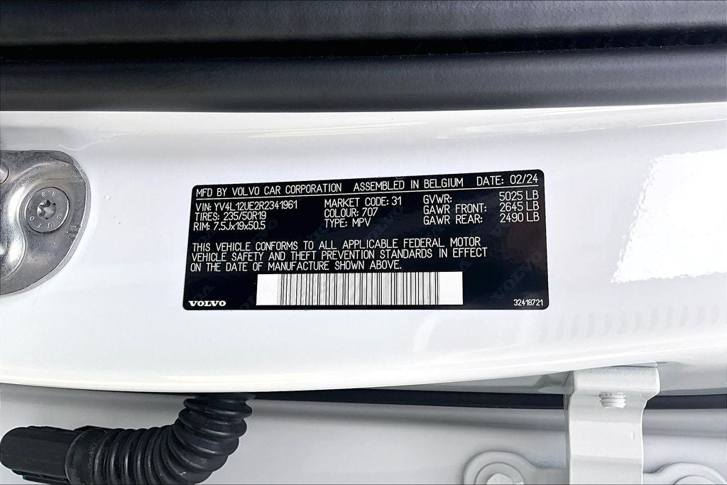 2024 Volvo XC40 B5 Plus Bright Theme
