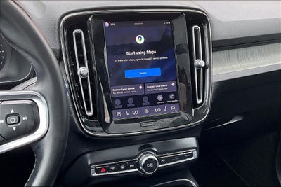 2024 Volvo XC40 B5 Plus Bright Theme