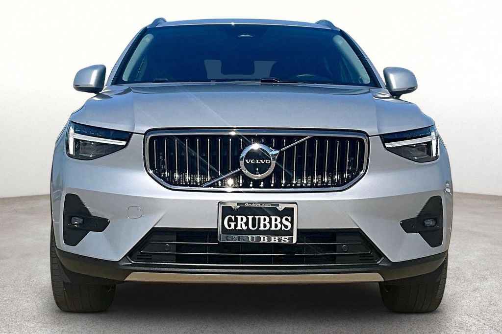 2024 Volvo XC40 B5 Plus Bright Theme