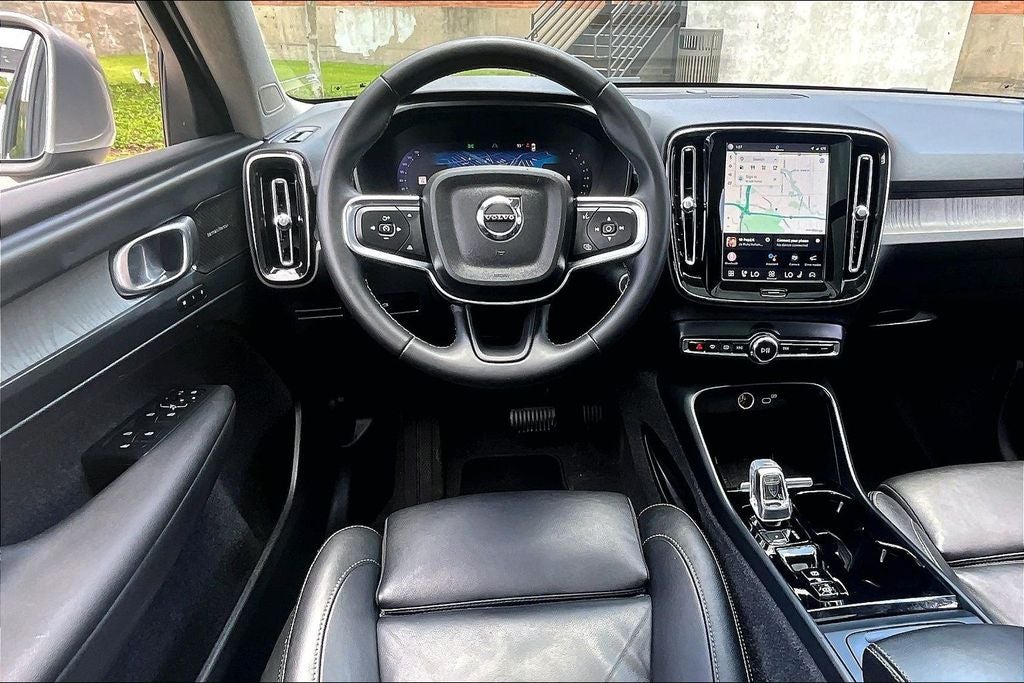 2024 Volvo XC40 B5 Plus Bright Theme