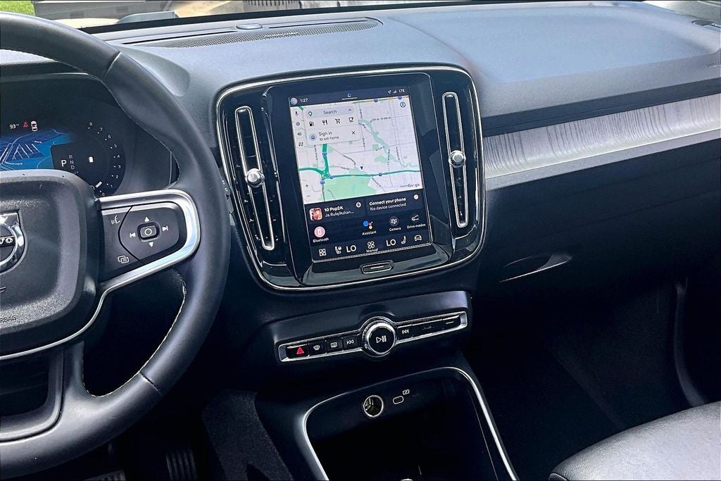 2024 Volvo XC40 B5 Plus Bright Theme