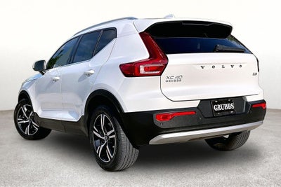 2023 Volvo XC40 B5 Plus Bright Theme