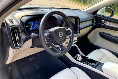 2023 Volvo XC40 B5 Plus Bright Theme