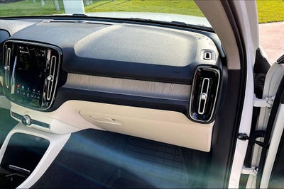 2023 Volvo XC40 B5 Plus Bright Theme