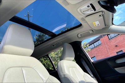 2023 Volvo XC40 B5 Plus Bright Theme