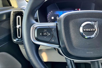 2023 Volvo XC40 B5 Plus Bright Theme
