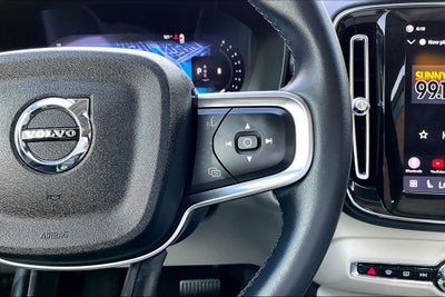 2023 Volvo XC40 B5 Plus Bright Theme