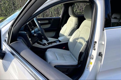 2023 Volvo XC40 B5 Plus Bright Theme