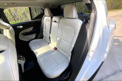 2023 Volvo XC40 B5 Plus Bright Theme