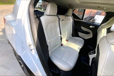 2023 Volvo XC40 B5 Plus Bright Theme