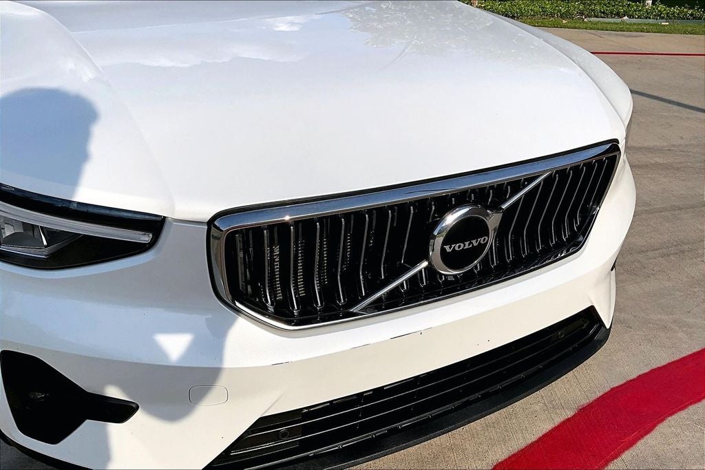 2023 Volvo XC40 B5 Plus Bright Theme