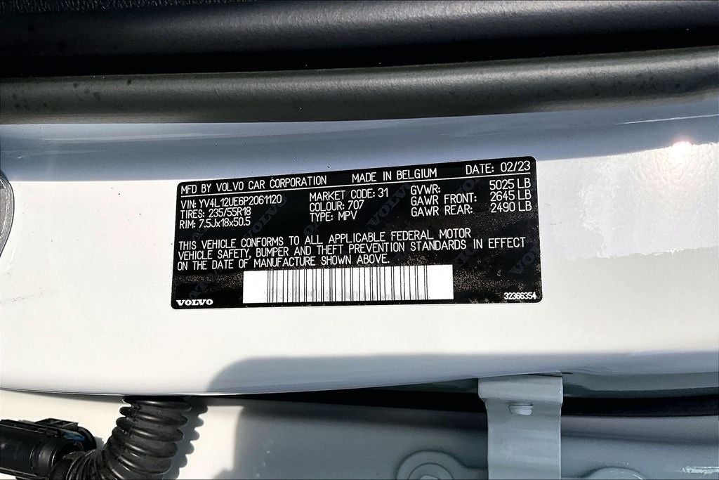 2023 Volvo XC40 B5 Plus Bright Theme