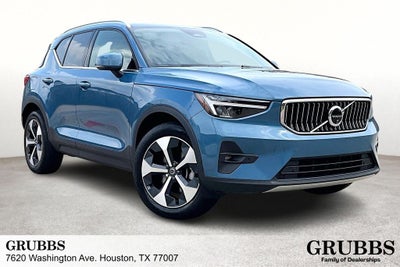 2025 Volvo XC40 B5 Plus Bright Theme