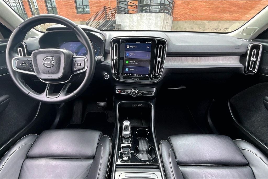 2025 Volvo XC40 B5 Plus Bright Theme