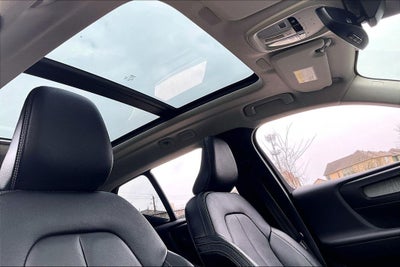 2025 Volvo XC40 B5 Plus Bright Theme