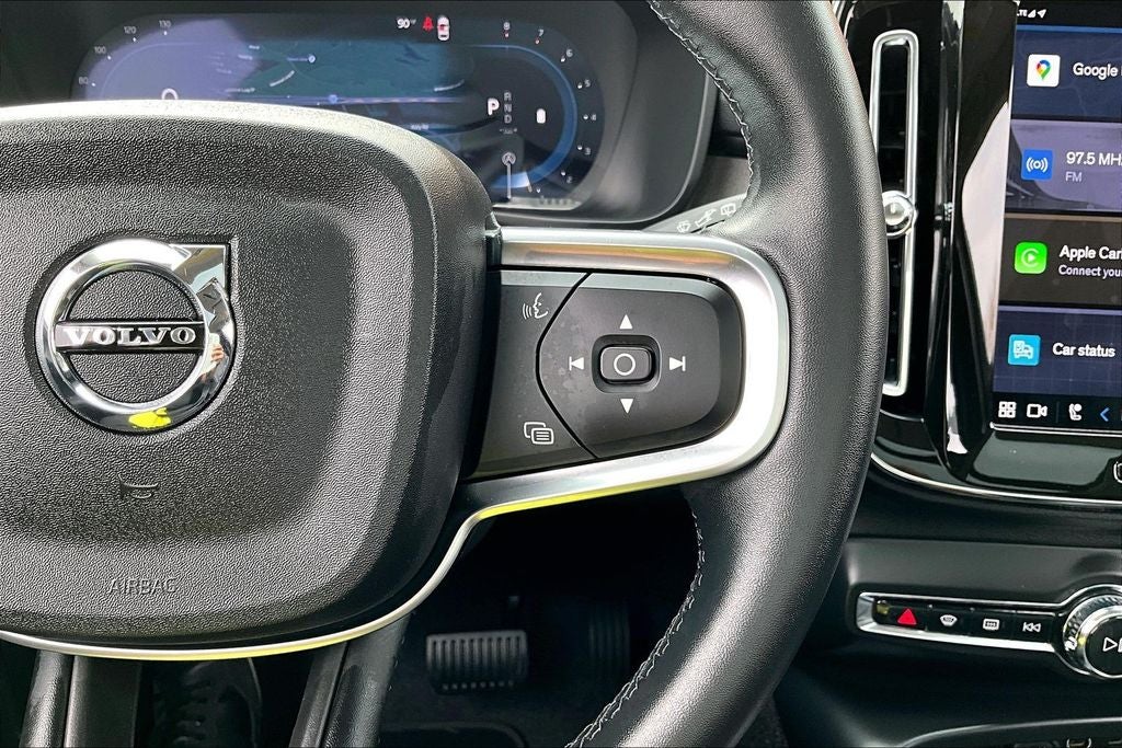 2025 Volvo XC40 B5 Plus Bright Theme