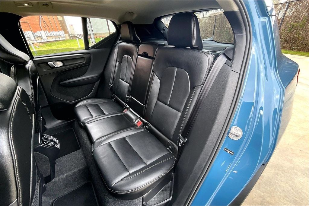 2025 Volvo XC40 B5 Plus Bright Theme