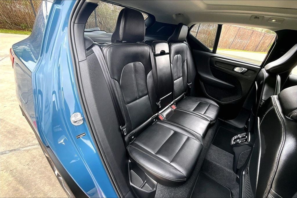 2025 Volvo XC40 B5 Plus Bright Theme