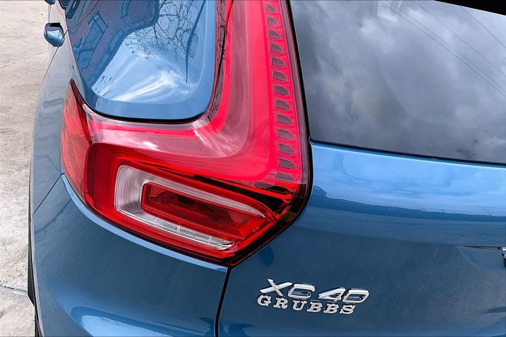 2025 Volvo XC40 B5 Plus Bright Theme