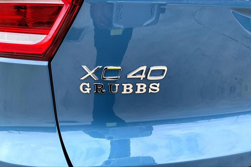 2025 Volvo XC40 B5 Plus Bright Theme