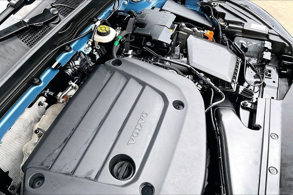 2025 Volvo XC40 B5 Plus Bright Theme