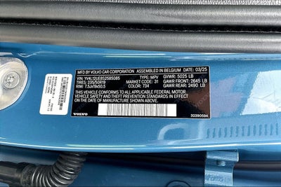 2025 Volvo XC40 B5 Plus Bright Theme