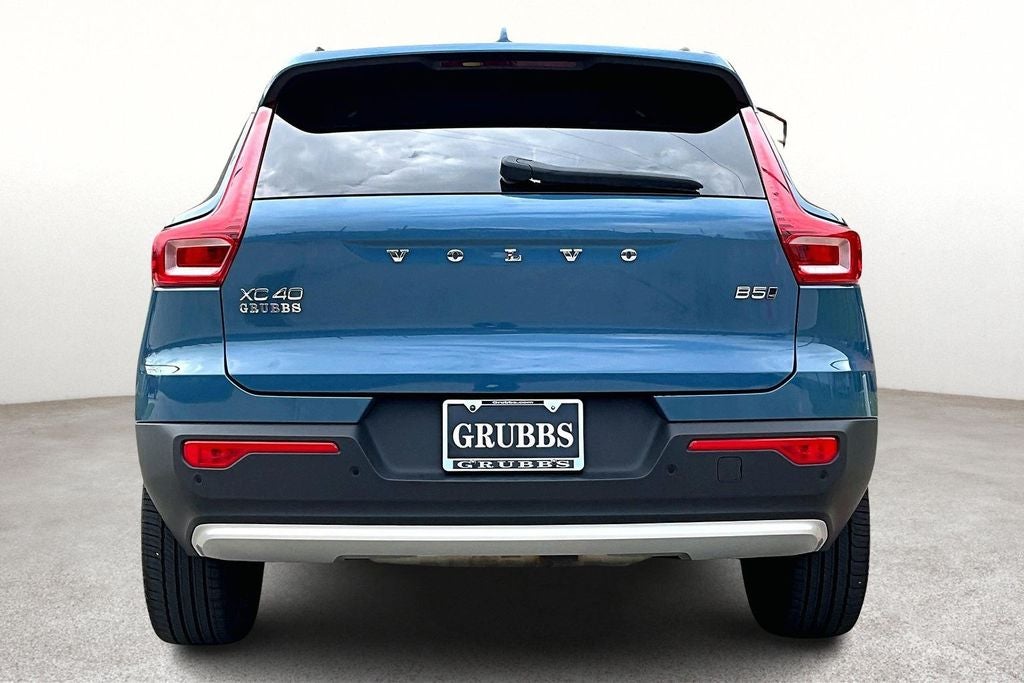 2025 Volvo XC40 B5 Plus Bright Theme