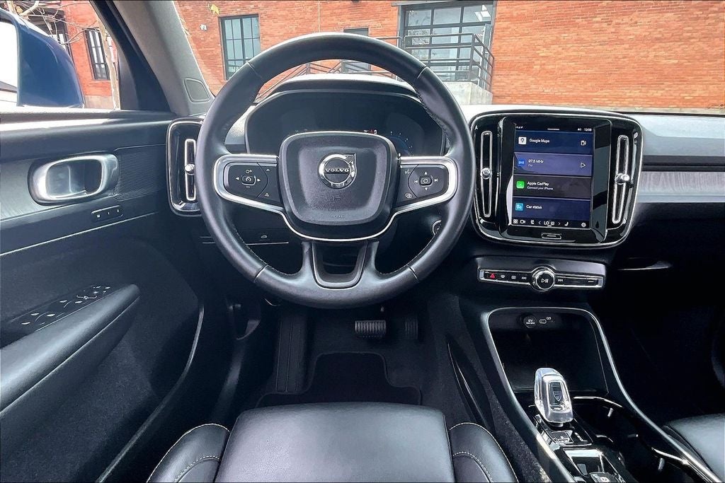 2025 Volvo XC40 B5 Plus Bright Theme