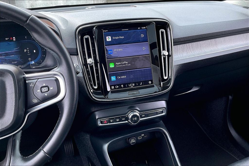 2025 Volvo XC40 B5 Plus Bright Theme